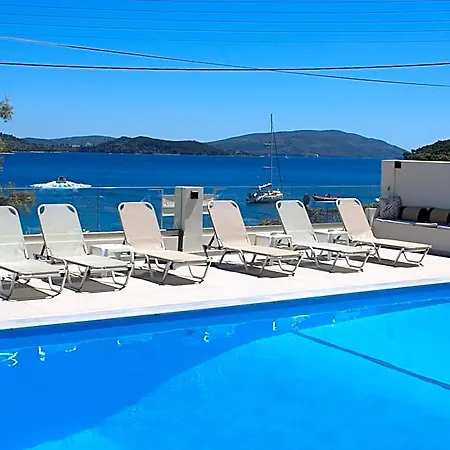 Tropicana Hotel 2*