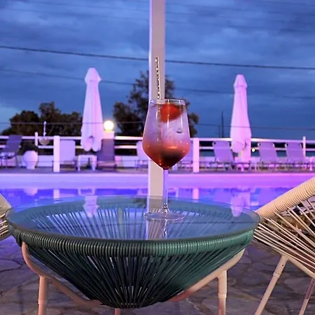 Hotel Tropicana 2*
